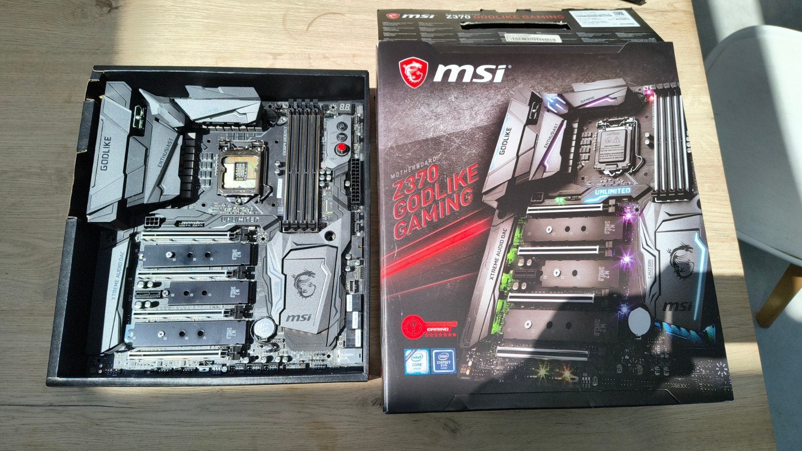 MSI Z370 Godlike Gaming avec boîte et accessoires, Informatique & Logiciels, Enlèvement ou Envoi, LGA 1151, DDR4, Comme neuf