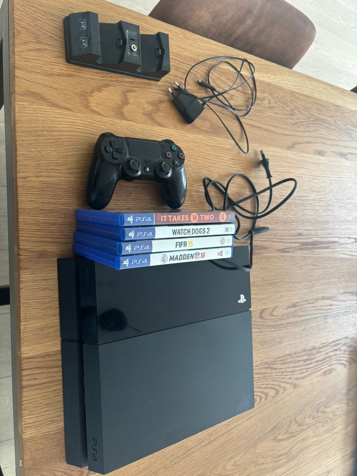 PlayStation 4 (nieuwe versie) + Controller + 4 games, Consoles de jeu & Jeux vidéo, Enlèvement, Comme neuf