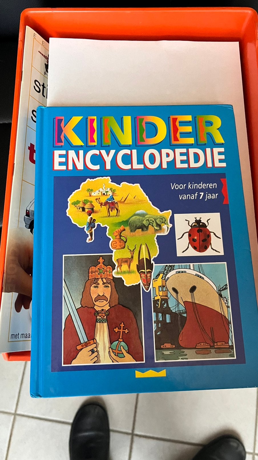 Kinderencyclopedie uit 1982 is zeer gering., Ophalen, Zo goed als nieuw
