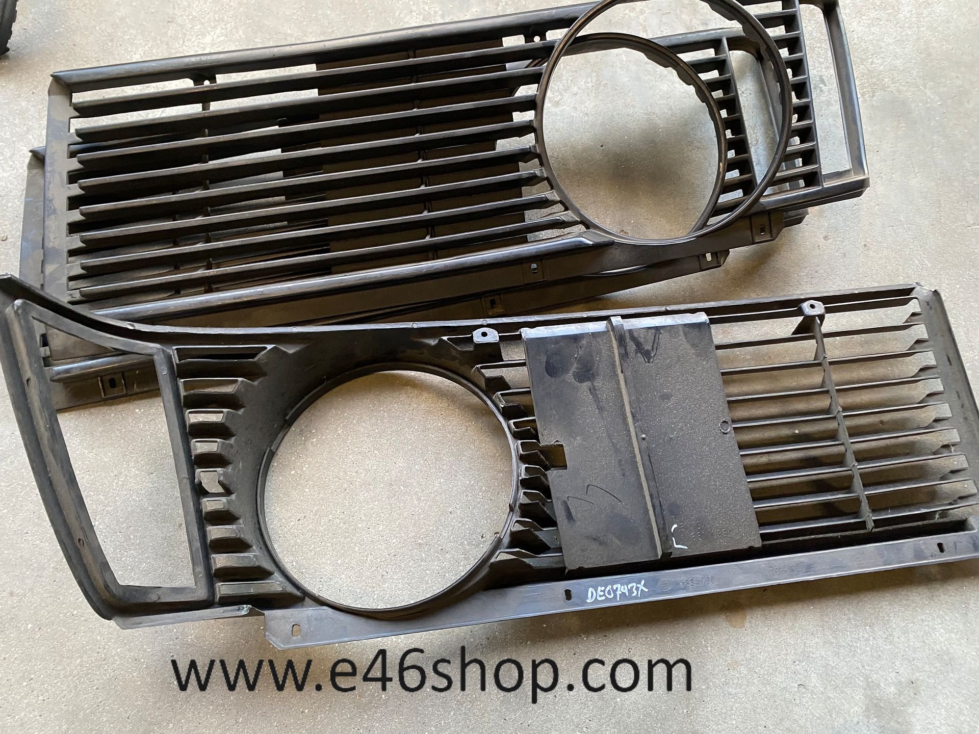 BMW "3 E21 GRILLE RECHTS OE 51131834760, Autos : Pièces & Accessoires, Neuf, -, -, Enlèvement ou Envoi