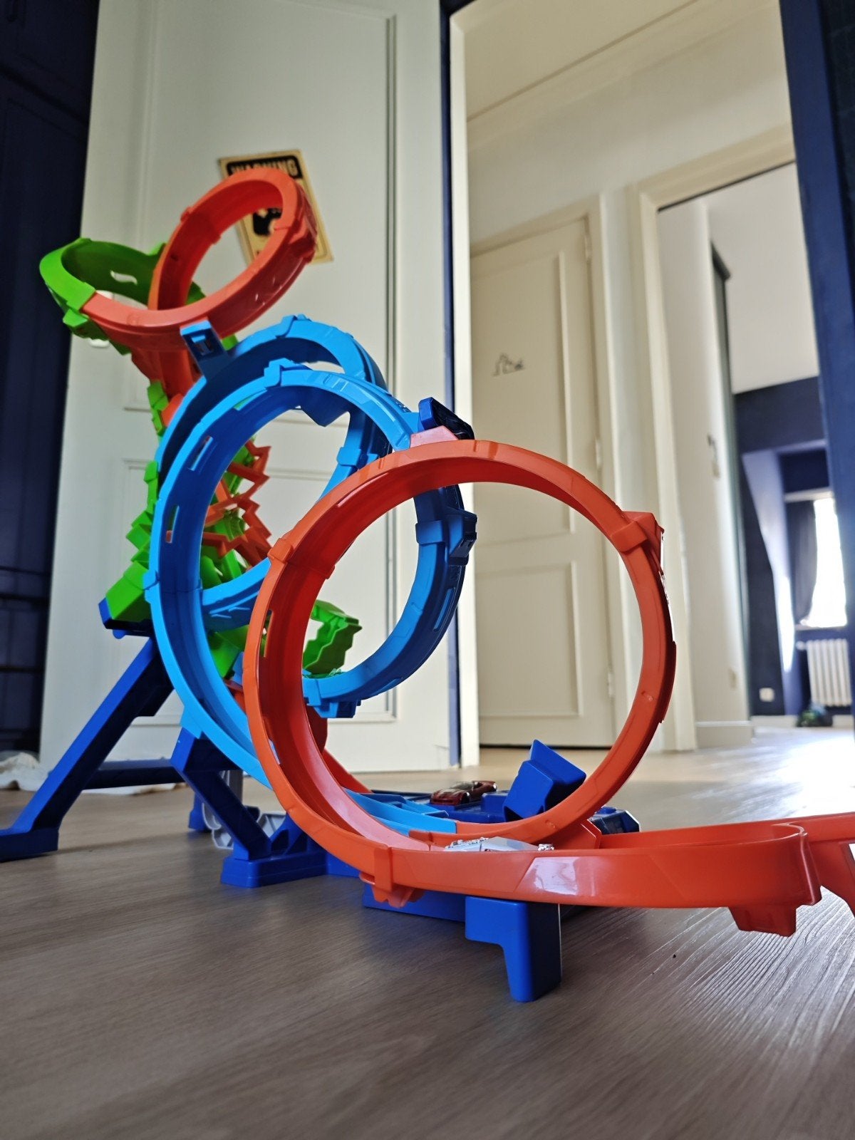 Hot Wheels stunt tracks 4 loop crash out 2 in 1, Électrique, Enlèvement ou Envoi, Comme neuf, Circuit