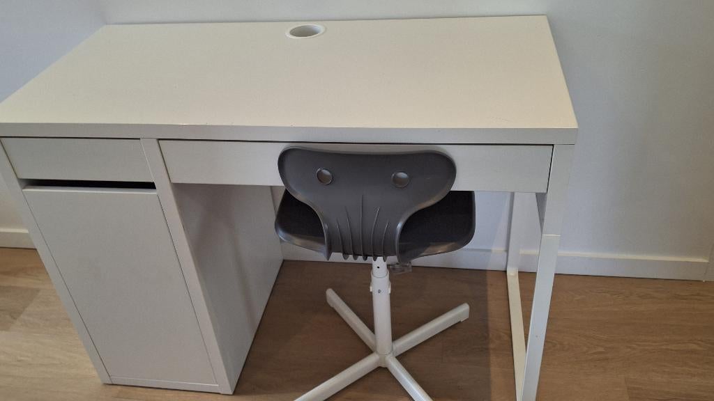 IKEA MICKE bureau, Ophalen, 105 cm, 50 cm, Zo goed als nieuw