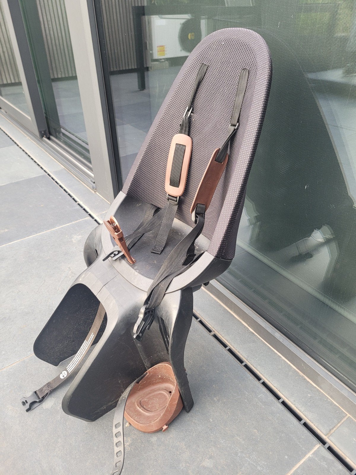 siège de vélo comme neuf, Vélos & Vélomoteurs, Accessoires vélo | Sièges de vélo, Enlèvement, Comme neuf, Siège arrière, Repose-pieds