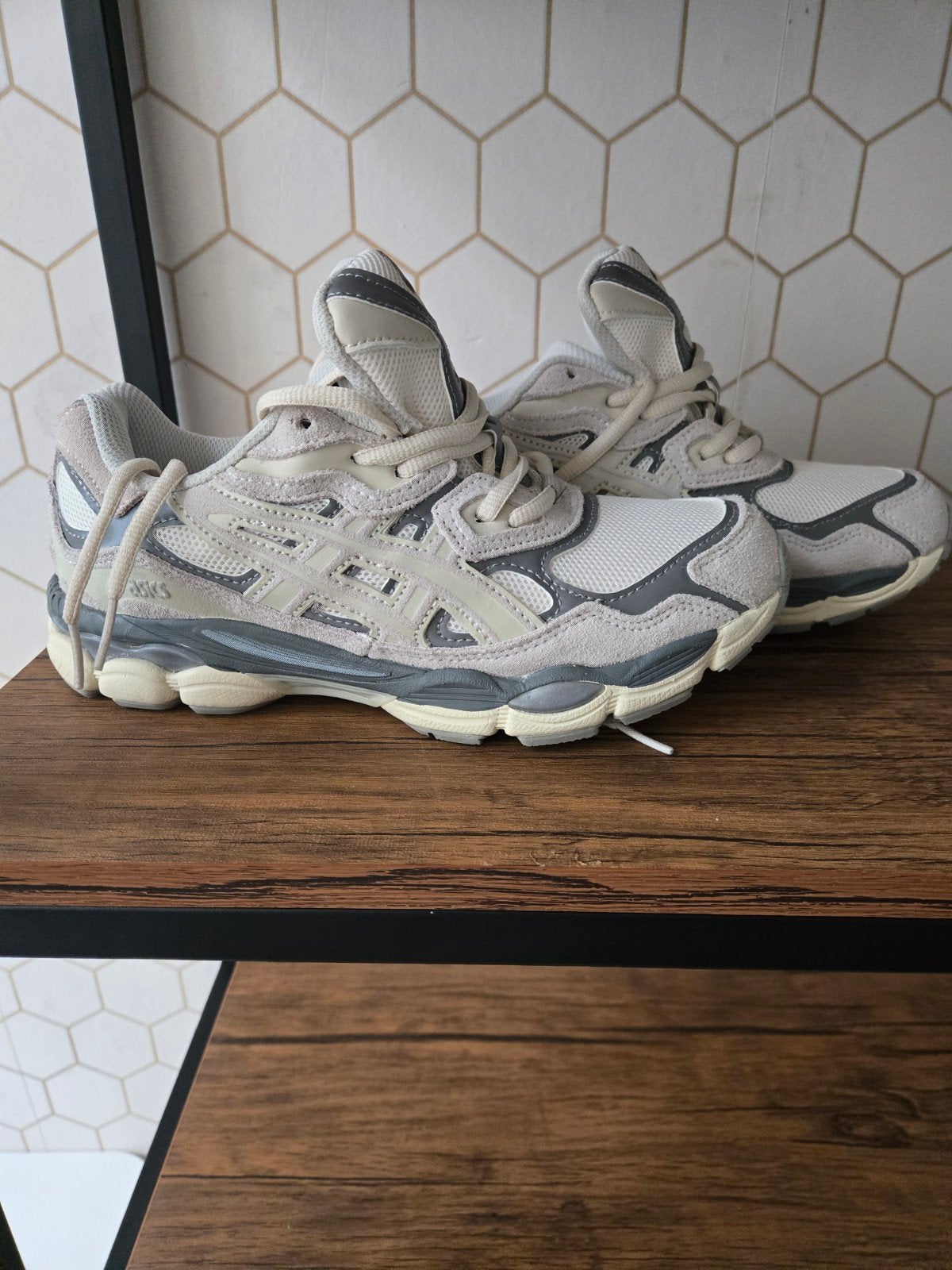 Schoenen ASICS, Ophalen