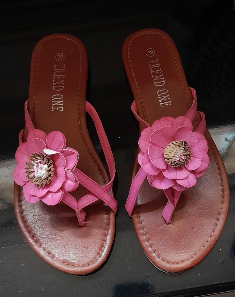 Prachtige slippers 39 Trend One., Instappers, Ophalen of Verzenden, Trend One, Zo goed als nieuw