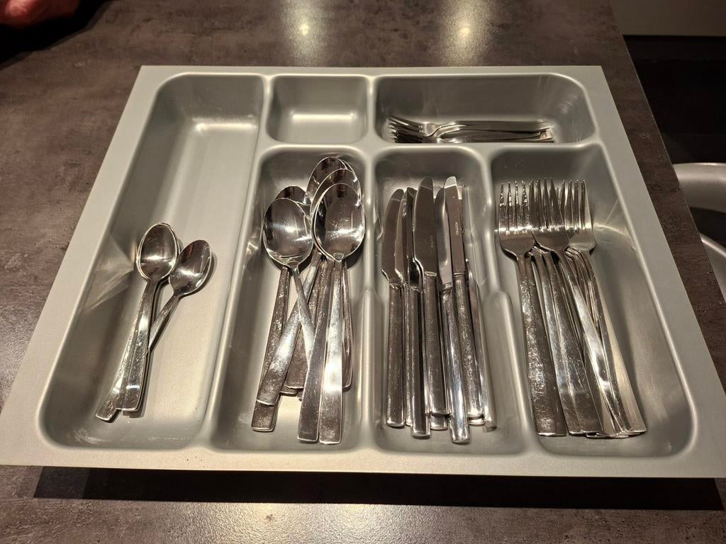 Bestekbak met bestek, Ophalen