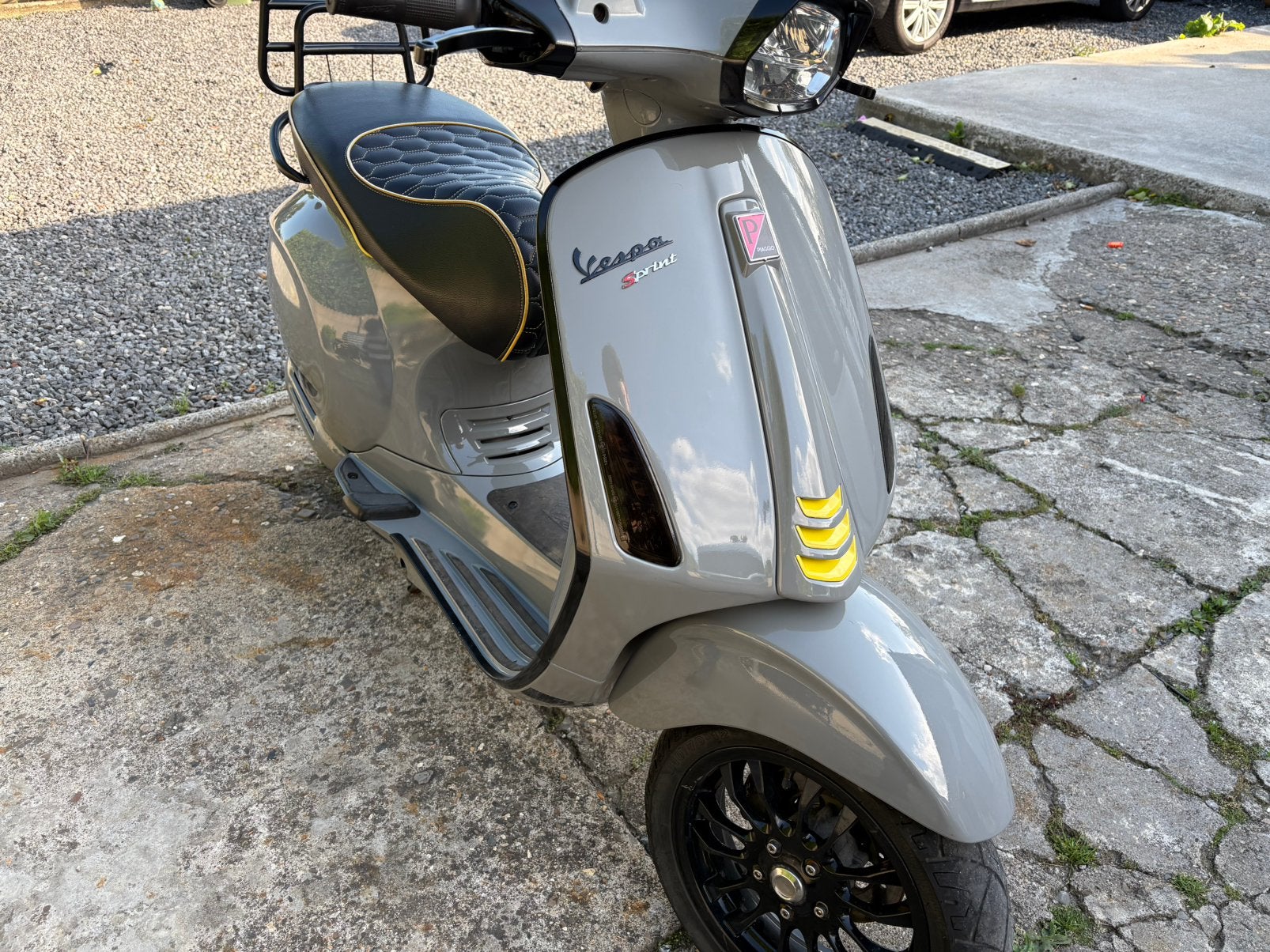 Vespa sprint customized, Fietsen en Brommers, Ophalen, Vespa S, Klasse B (45 km/u), Zo goed als nieuw