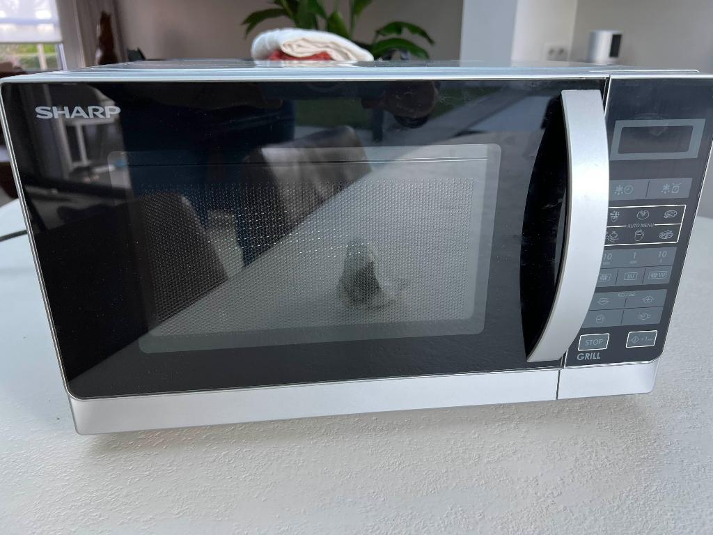 micro-ondes (800 W) + grill (1000 W) : SHARP R642INW, Electroménager, Gril, Comme neuf, Enlèvement, Autoportant