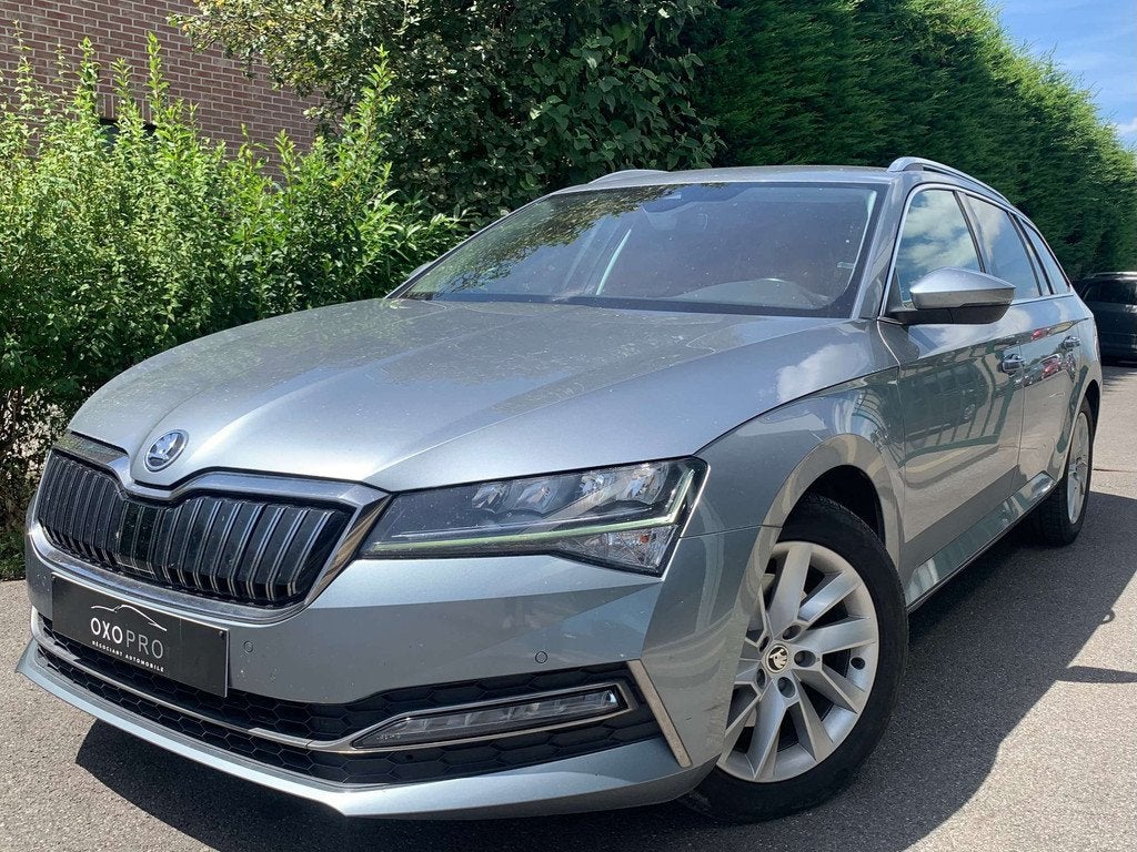 Skoda Superb PHEV 1.4 TSI 218 CV / PLUG-IN HYBRID / BI-XÉNO, Auto's, Skoda, Stof, Gebruikt, Euro 6, 4 cilinders