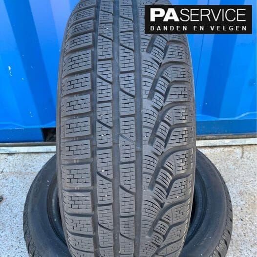 2x Pirelli Sotto Zero 205 55 17 winterbanden met 7,5 mm, Auto-onderdelen, Gebruikt, -, -, Banden en Velgen