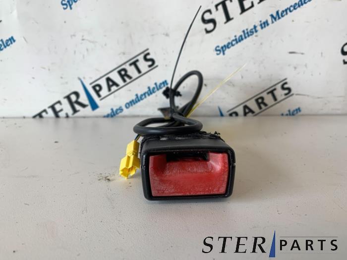 Insertion ceinture de sécurité avant droite d'un Mercedes, 3 mois de garantie, Utilisé, -, -