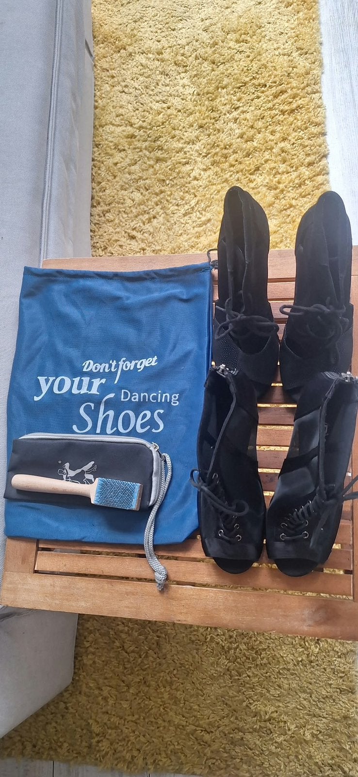 Twee paar Salsa / Latin dansschoenen incl. accessoires, Enlèvement ou Envoi, Noir, Chaussures de danse, Porté