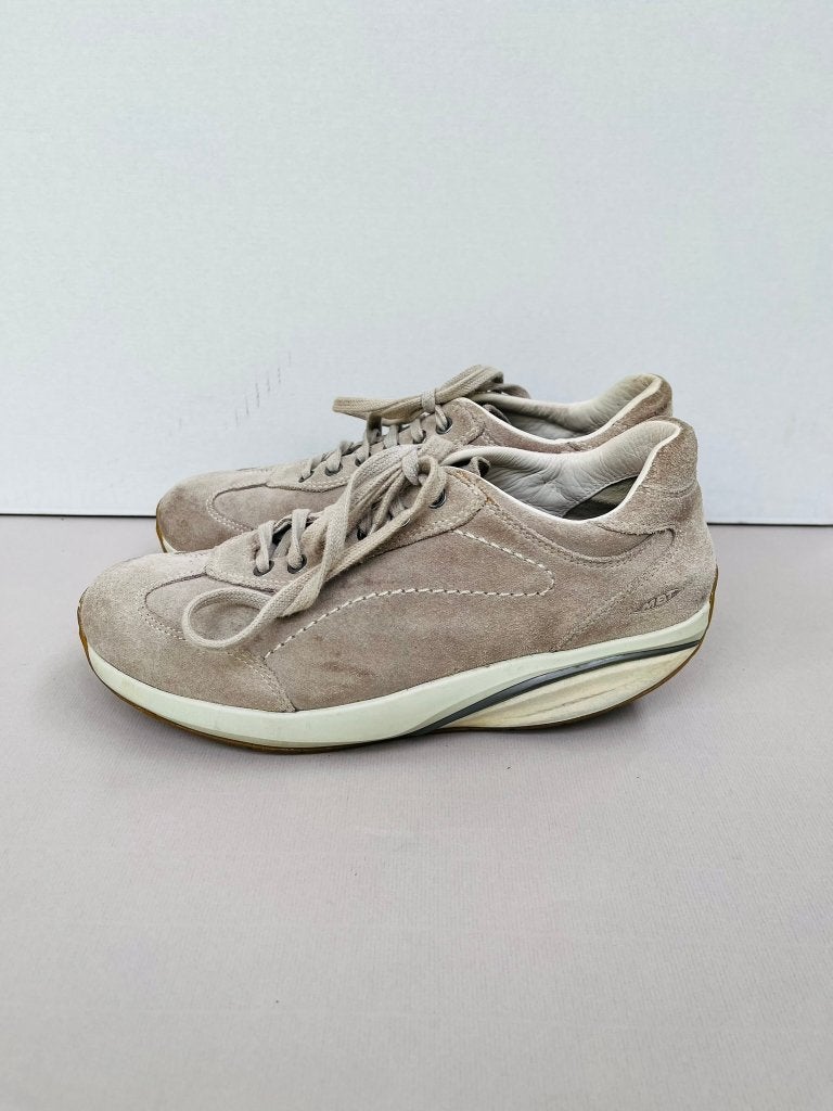 Chaussures MBT en daim beige taille 38 pour femmes, Vêtements | Femmes, Chaussures, Chaussures de marche, Enlèvement ou Envoi