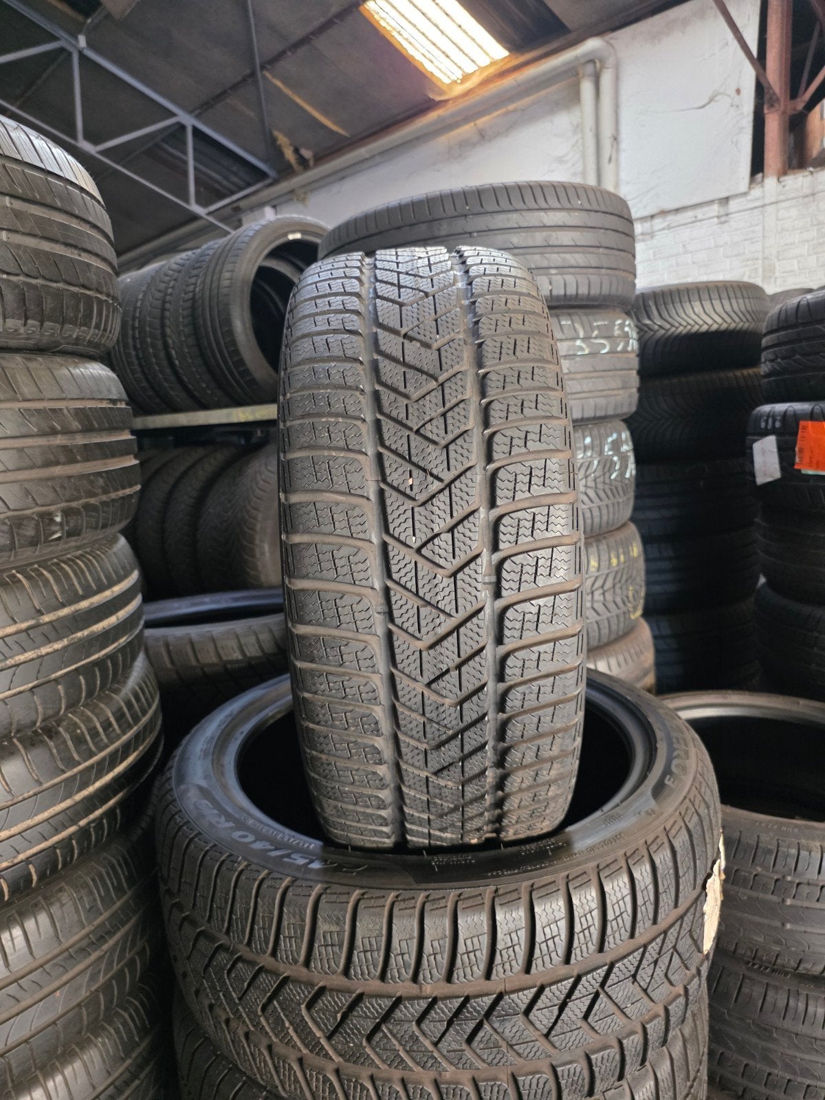 245 40 19  pirelli avec montage et équilibrage, Enlèvement