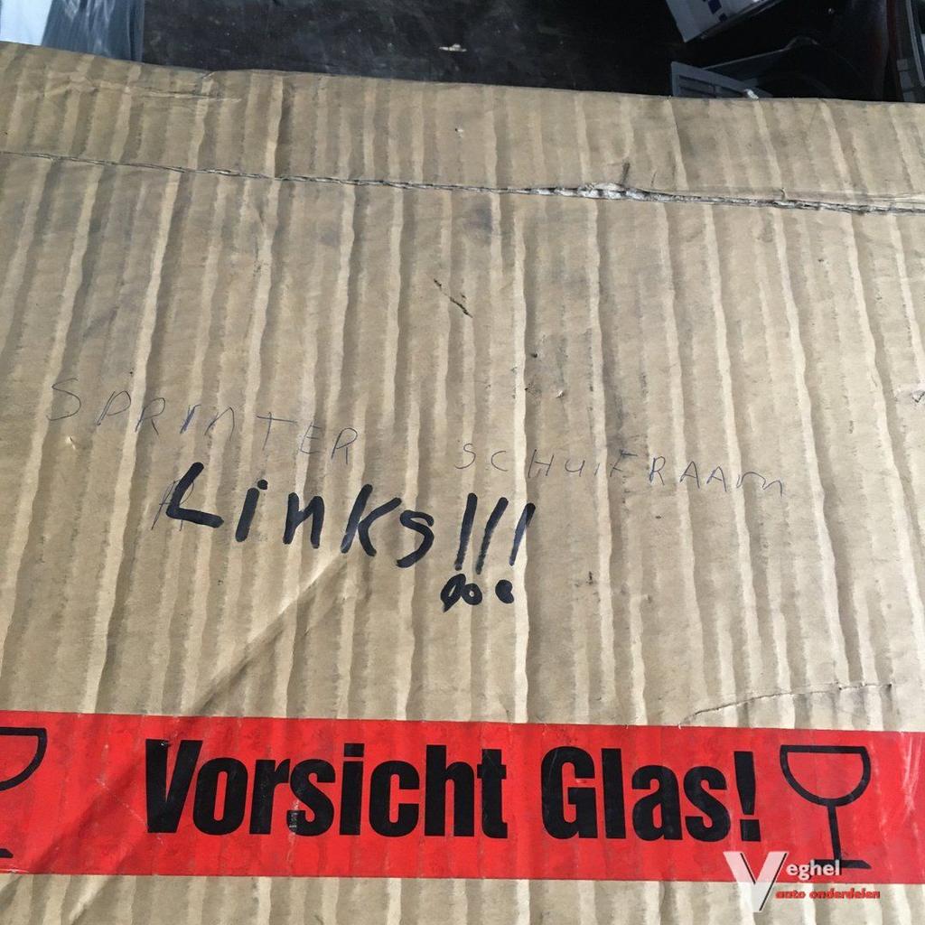 Mercedes Sprinter Ruit  Linksvoor  NOS A 901 720 0318, Auto-onderdelen, Gebruikt, -, -, Ophalen of Verzenden