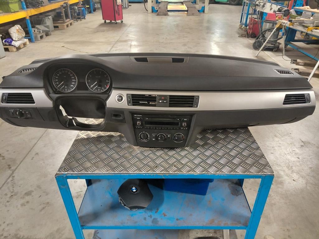 Dashboard bmw E90 / E91, Enlèvement, BMW
