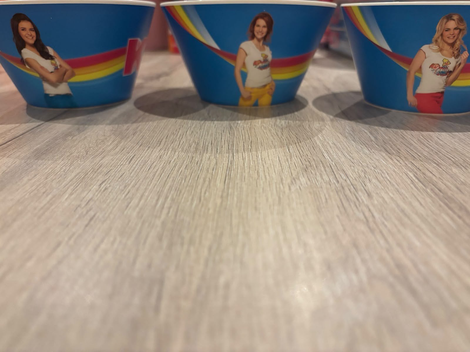 3 kommetjes k3 hanne,marthe,klaasje, Ophalen, Zo goed als nieuw