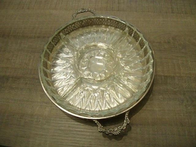 schotel in glas in houder, Ophalen