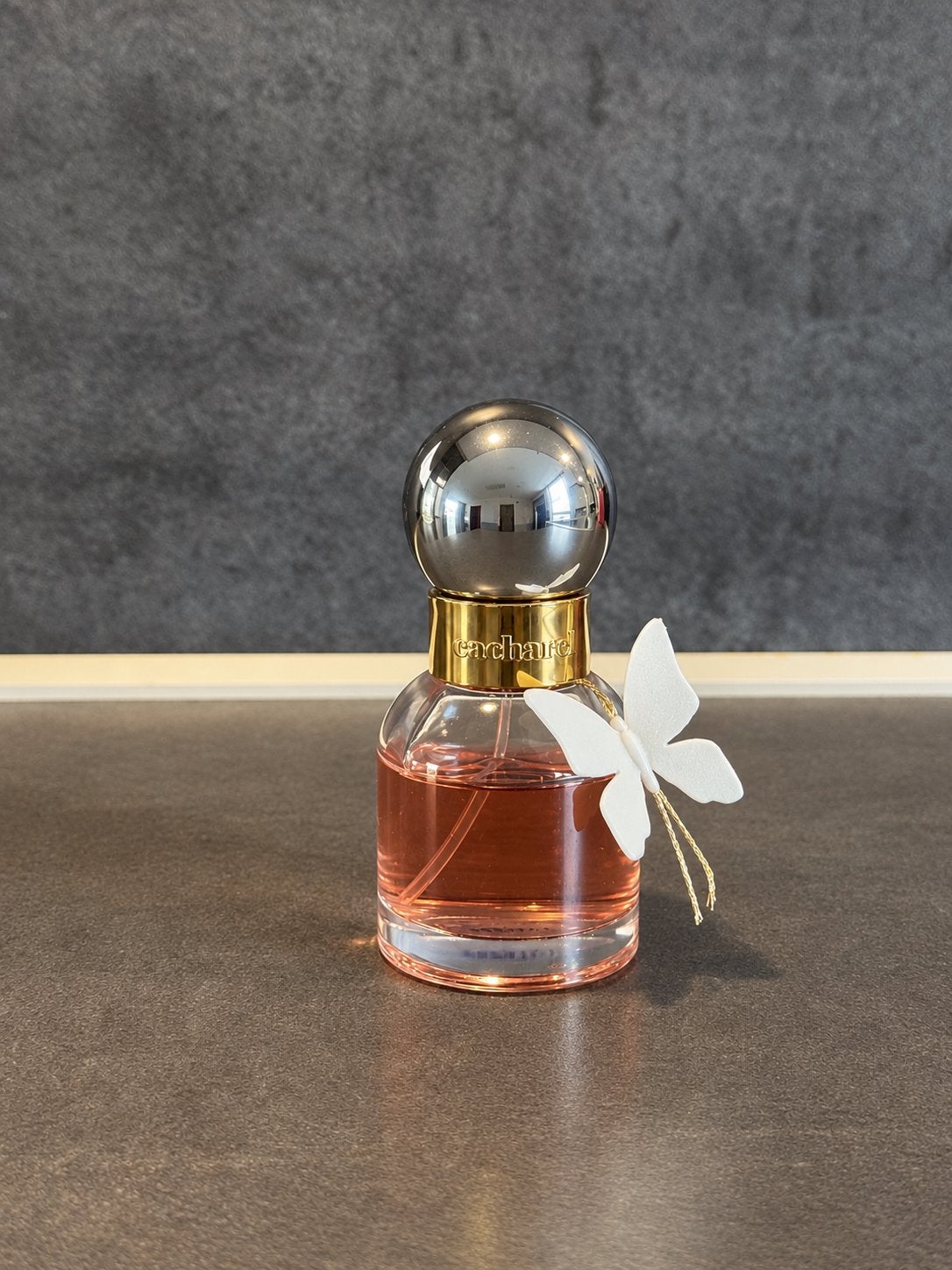 Verkoop Ella Ella Cacharel Parfum 30ml, Handtassen en Accessoires, Verzenden, Gebruikt