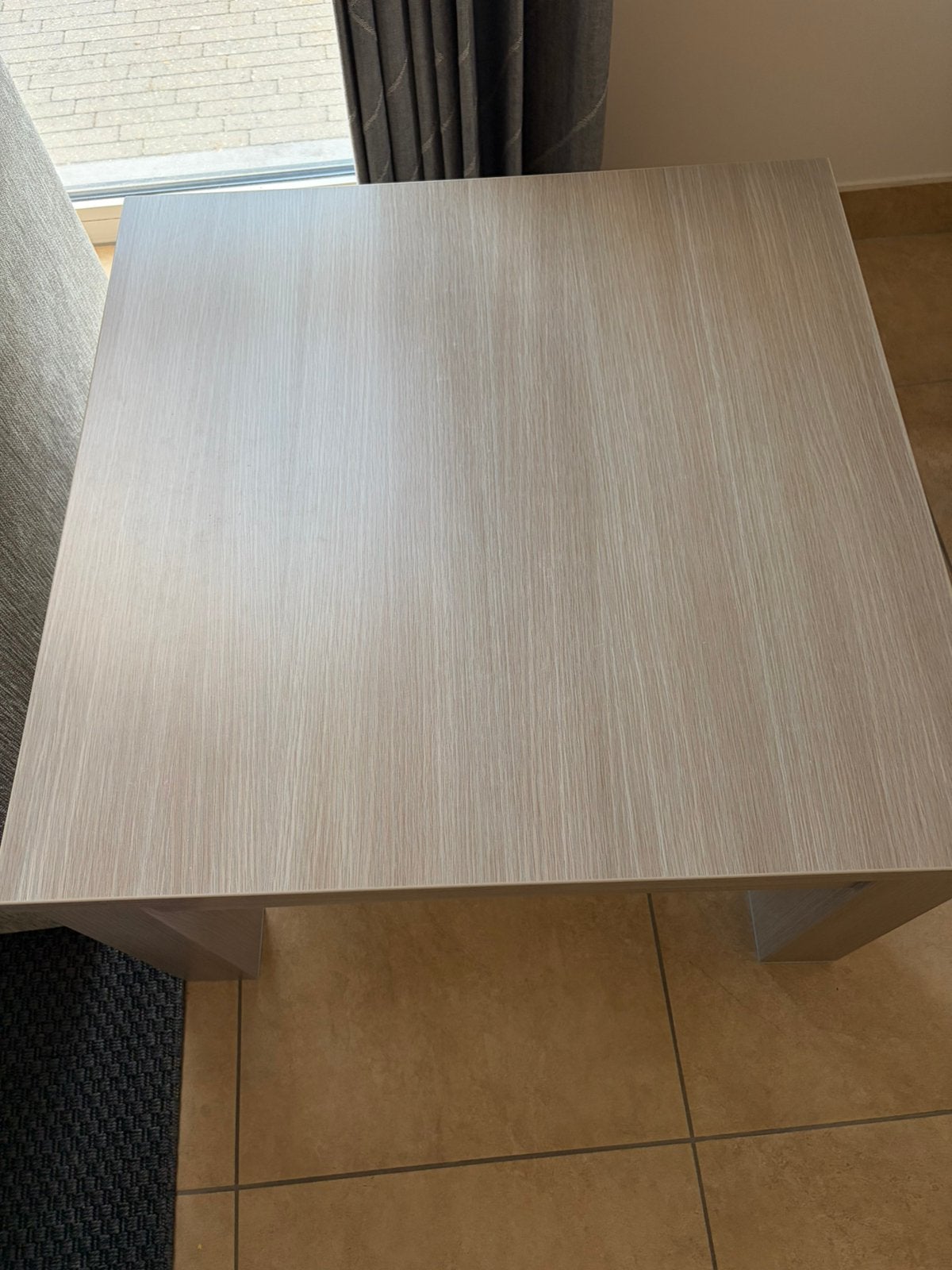 Zeer stevige salontafel vierkant 70x70 breed en 42 cm hoog., Huis en Inrichting, Tafels | Salontafels, Ophalen, 50 tot 100 cm