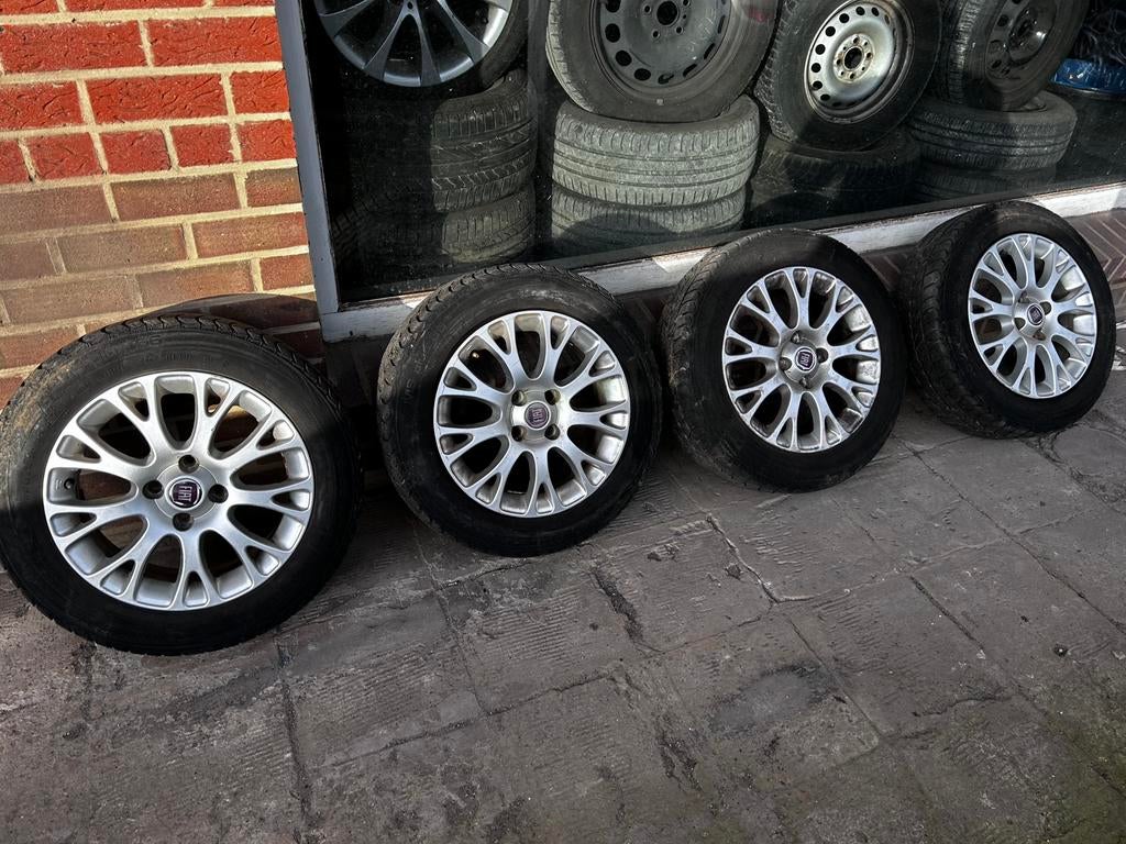 Jantes et pneus en aluminium Fiat Punto, Pneus et Jantes, Pneus hiver, Véhicule de tourisme, Enlèvement