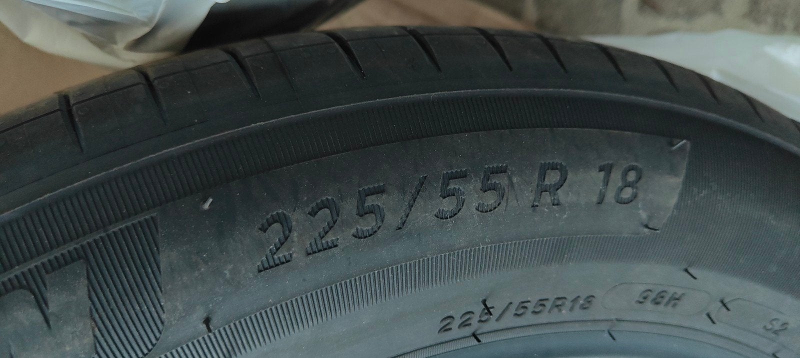 pneus Michelin 225 55 18 98 H, Neuf