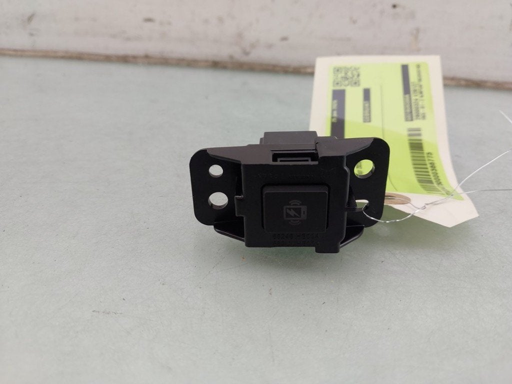 SCHAKELAAR Nissan Juke (F16) (01-2019/-) (|68246HS00A|), Gebruikt, Germany@nissan-services.eu, Kronenweg 38
50389  Wesseling, DE