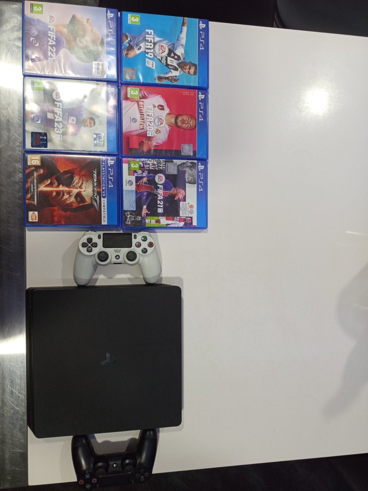 PlayStation 4 Slim 1 To + 2 manettes officielles + 6 jeux, Enlèvement, Utilisé, Avec jeux, Noir
