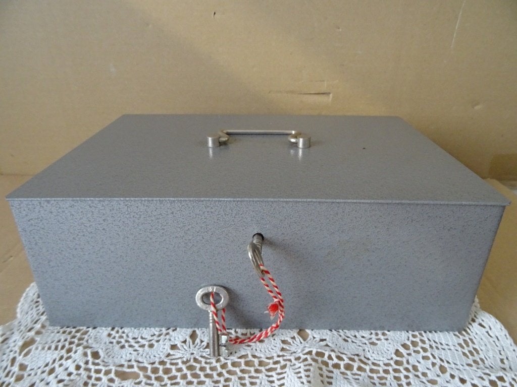 Caisse vintage caisse en métal Safety 30x20x10cm 1970, Antiquités & Art, Enlèvement ou Envoi