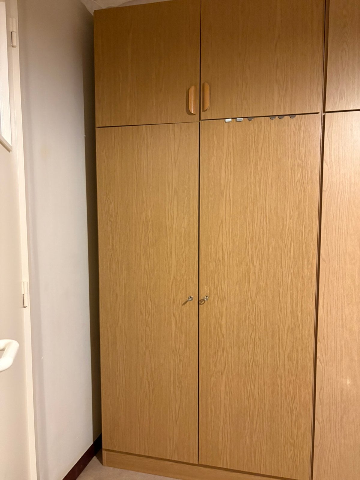 Kleerkast met 4 compartimenten, Ophalen, Met deur(en), Gebruikt, 100 tot 150 cm