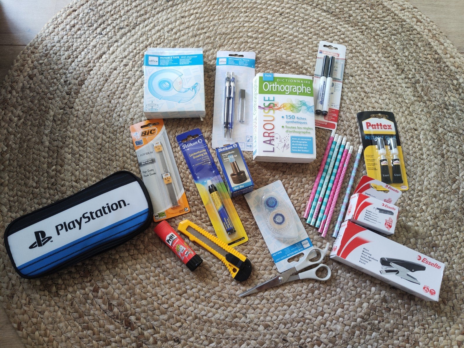 Lot fournitures scolaires et bureau 100% NEUVES - Larousse,, Enlèvement, Neuf