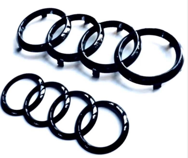 2x Logos Audi noir brillant Audi Q2, Q3, Q5 et Q7, Auto diversen, Tuning en Styling, Verzenden