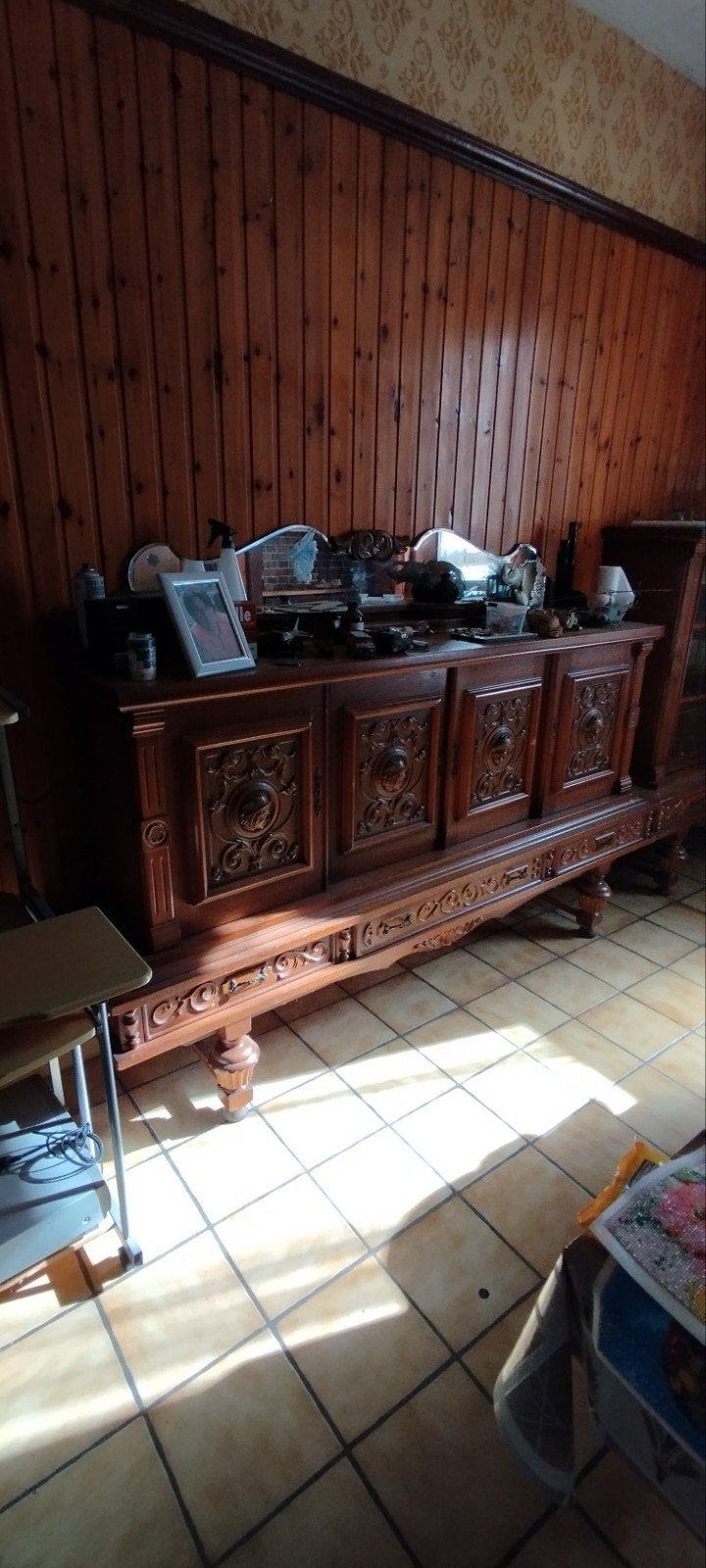 Salle a manger, Enlèvement