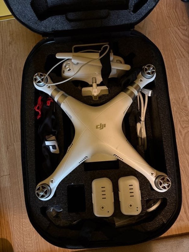 DJI Phantom 3 Advanced + sac à dos + de nombreux accessoires, Drone avec caméra, 900 g à 4 kg, Suivi automatique, 1 à 5 km