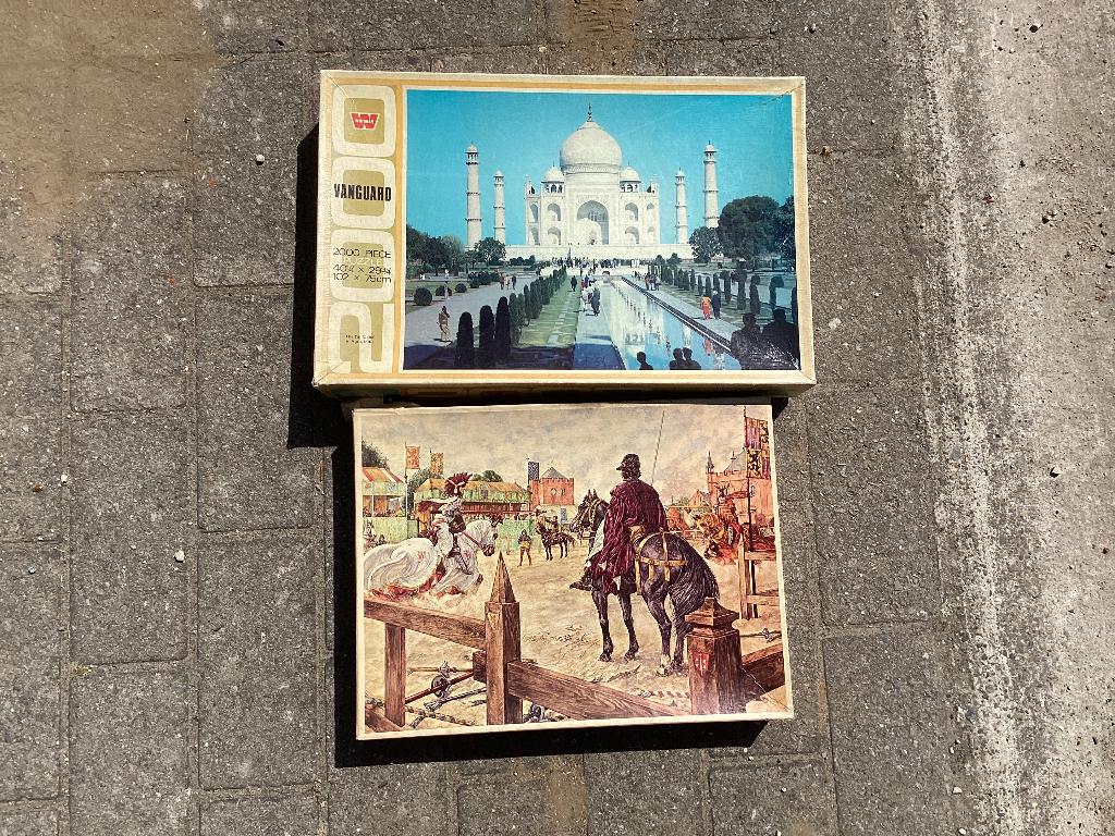2 puzzels : 1200 en 2000 stuks, Hobby en Vrije tijd, Ophalen, Meer dan 1500 stukjes, Gebruikt, Legpuzzel