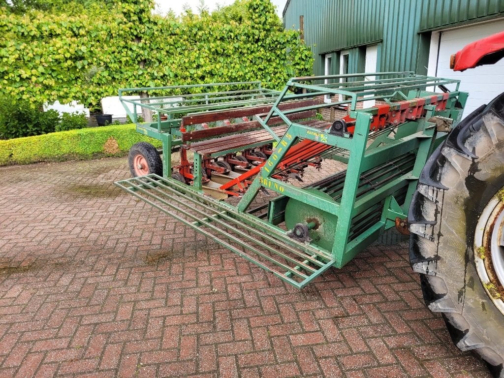 Bruno perspot plantmachine, Ophalen