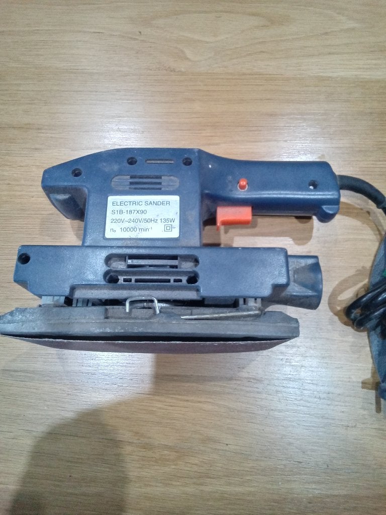Ponceuse vibrante, Enlèvement, Utilisé, Moins de 600 watts