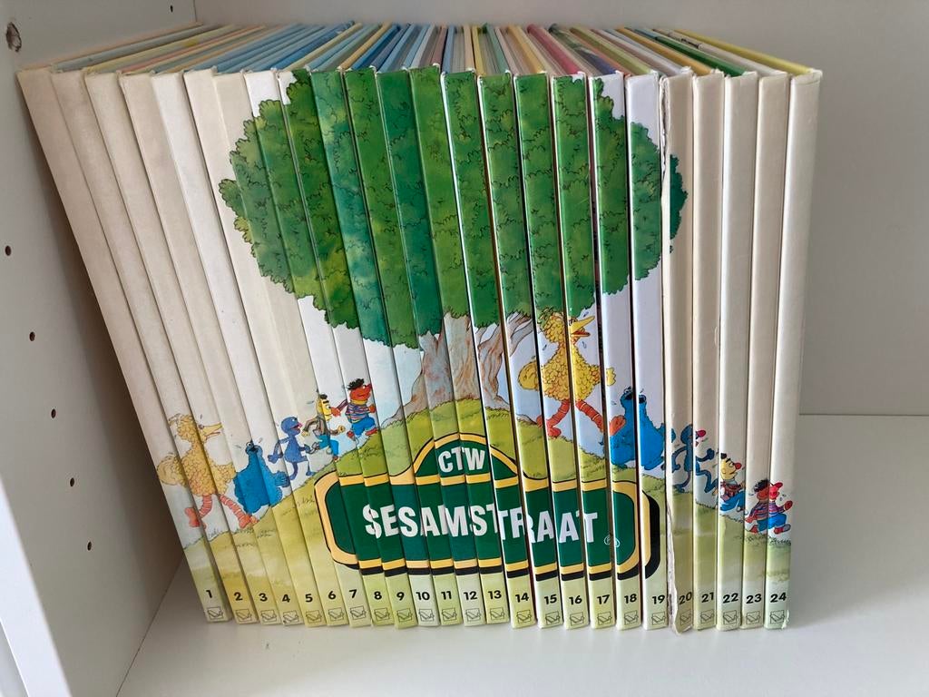 Sesamstraat collectie met rugtekening - 24 boekjes, Ophalen of Verzenden