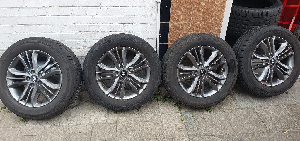 4 Jante Hyundai Tucson / ix35 225/60r17 pneu quasi neuf TPMS, Autos : Pièces & Accessoires, Pneus & Jantes, Jante(s), Pneus été