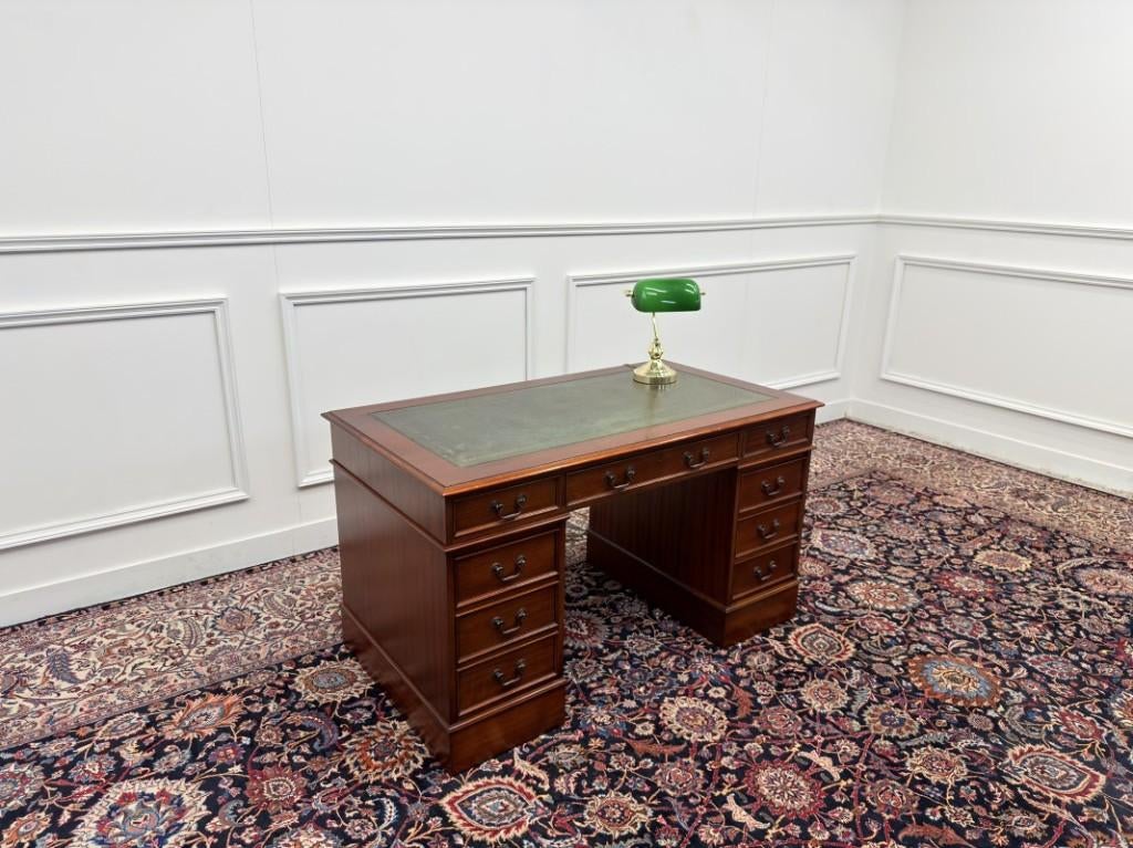 Klassiek Engels Chesterfield Bureau, Ophalen