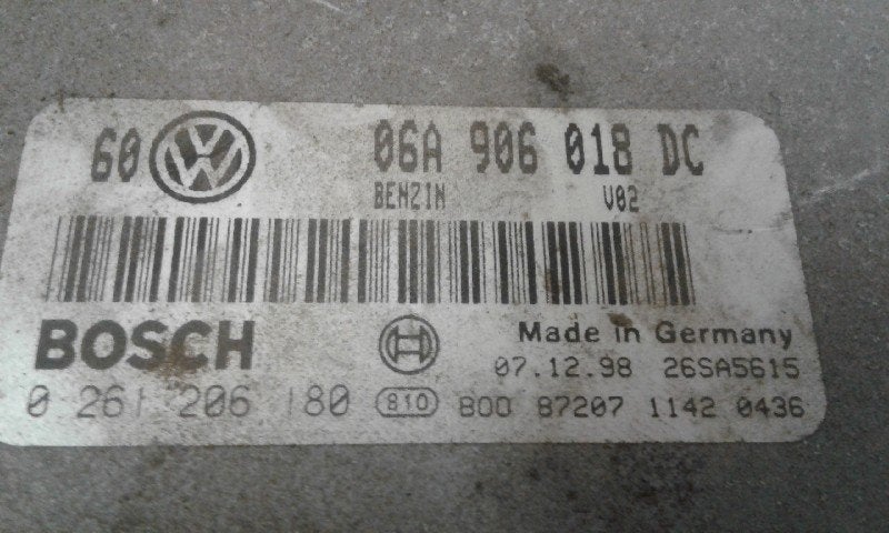 CALCULATEUR MOTEUR ECU Volkswagen Bora (1J2), Autos : Pièces & Accessoires, Robert Bosch AG, Volkswagen, Utilisé, Robert-Bosch-Allee 1
74232  Abstatt, DE
