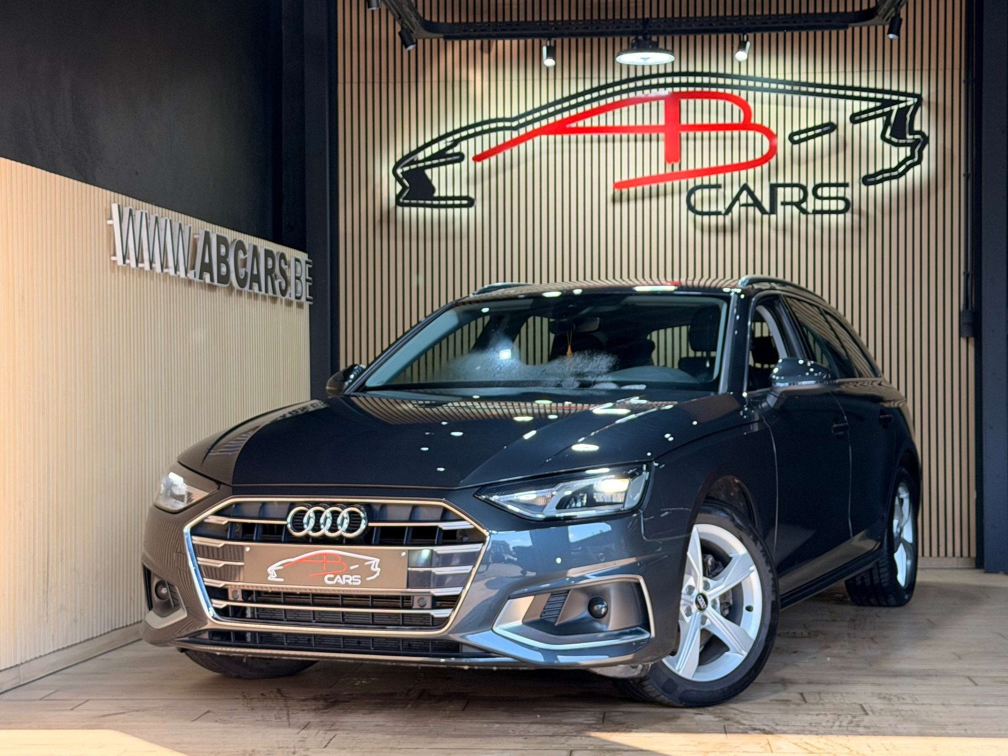 Audi A4 Avant 30 TDi * SPORT * S TRONIC * GARANTIE 12 MOIS *, Auto's, Stof, Gebruikt, 4 cilinders, A4