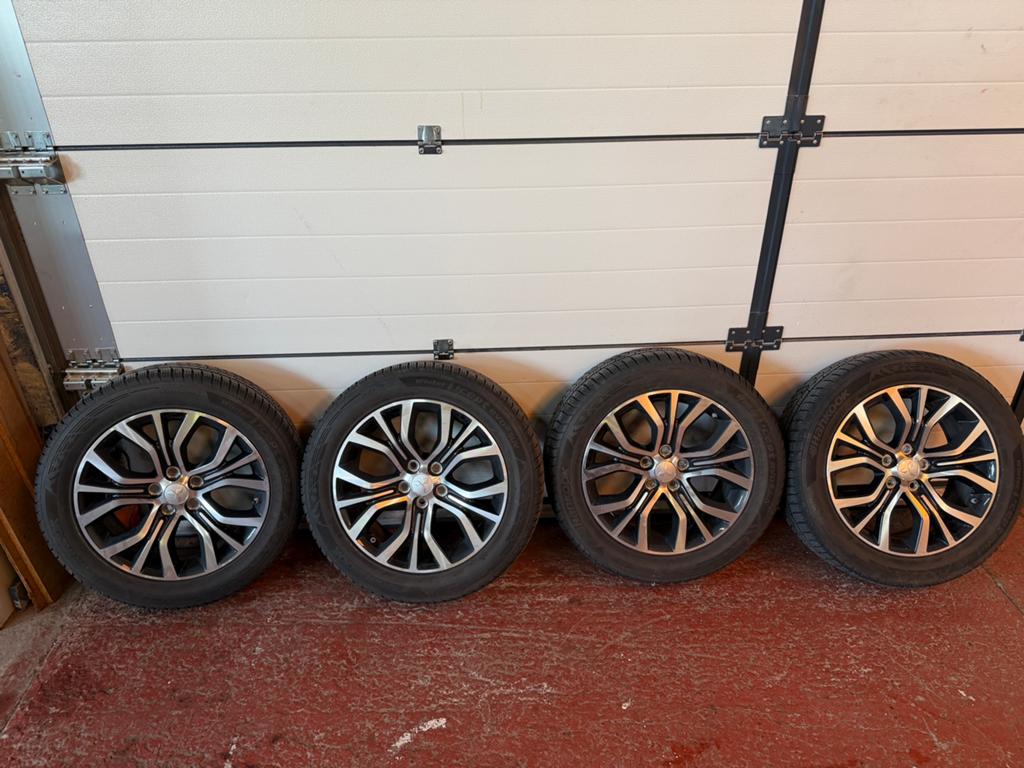Jantes avec pneus Mitsubishi R18, Autos : Pièces & Accessoires, Pneus & Jantes, Neuf, Pneus et Jantes, 4 Saisons, 18 pouces