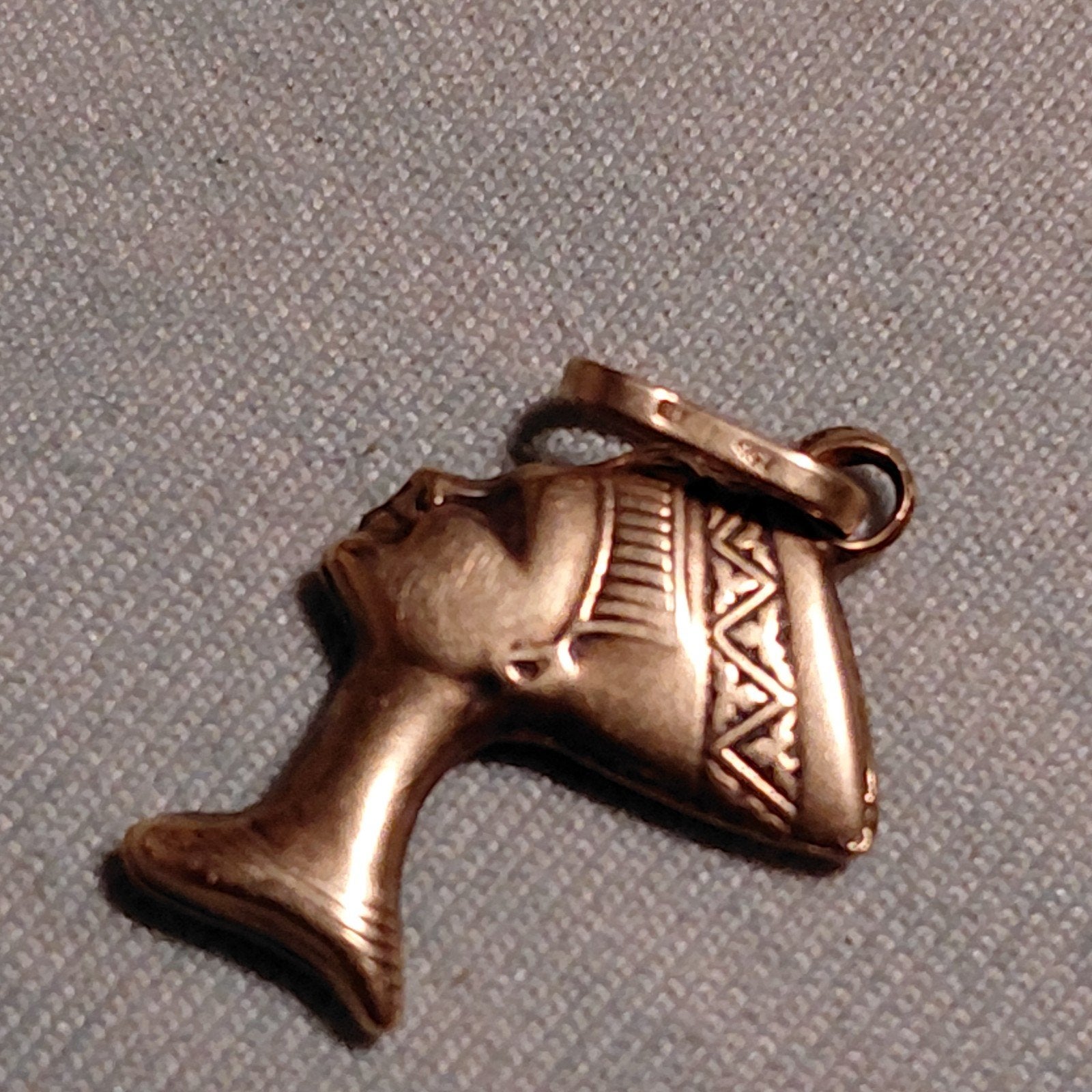 18 karaat gouden hanger, Ophalen