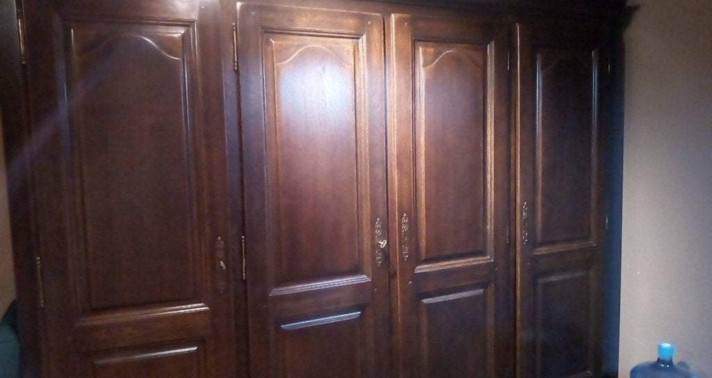 Grote kleerkast in kerselaar hout 4 deurs goeie staat, Huis en Inrichting, Kasten | Kleerkasten, Ophalen, Met deur(en), Gebruikt