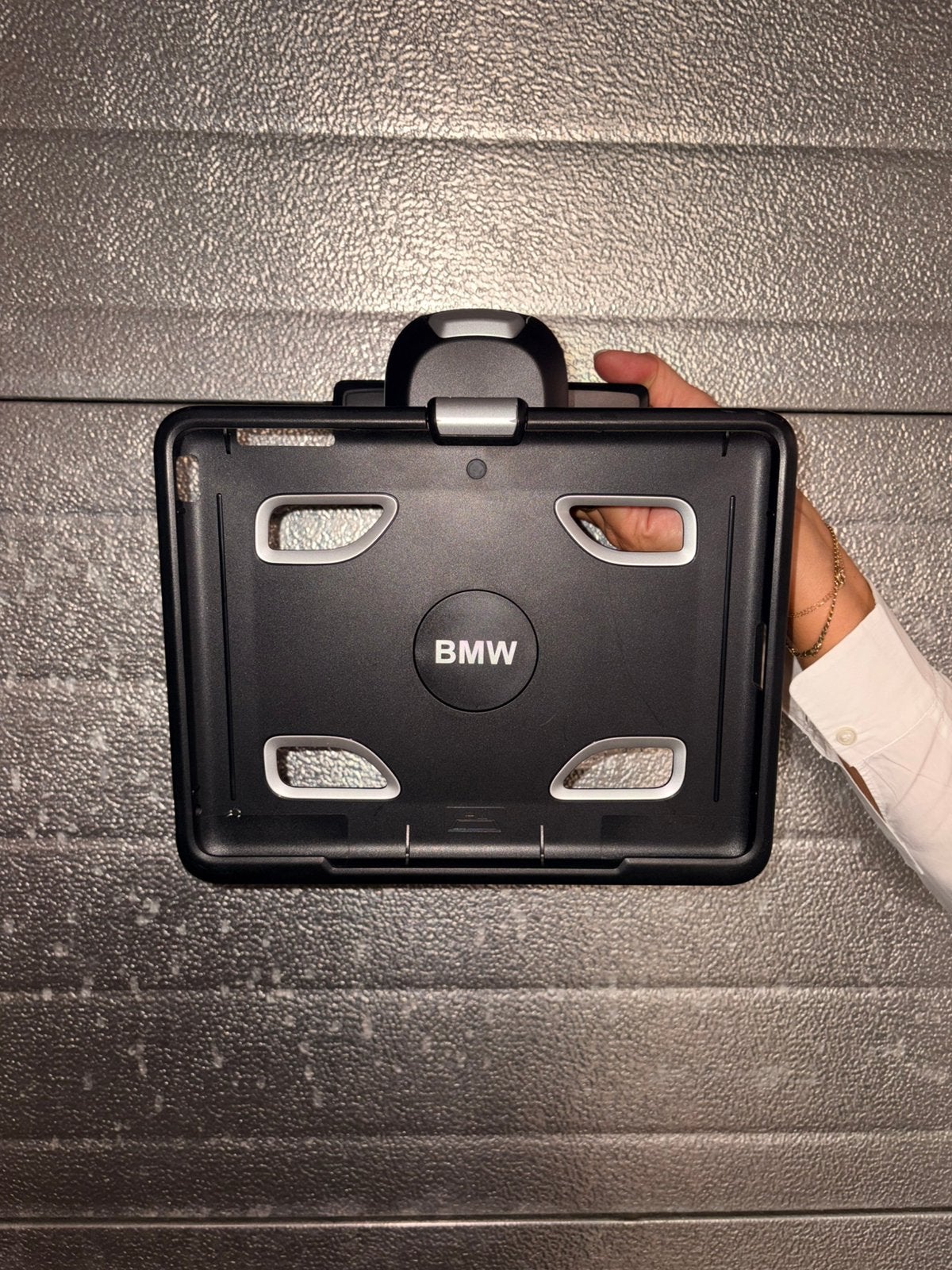 Ipad houder voor alle type auto’s met BMW logo, Ophalen, BMW