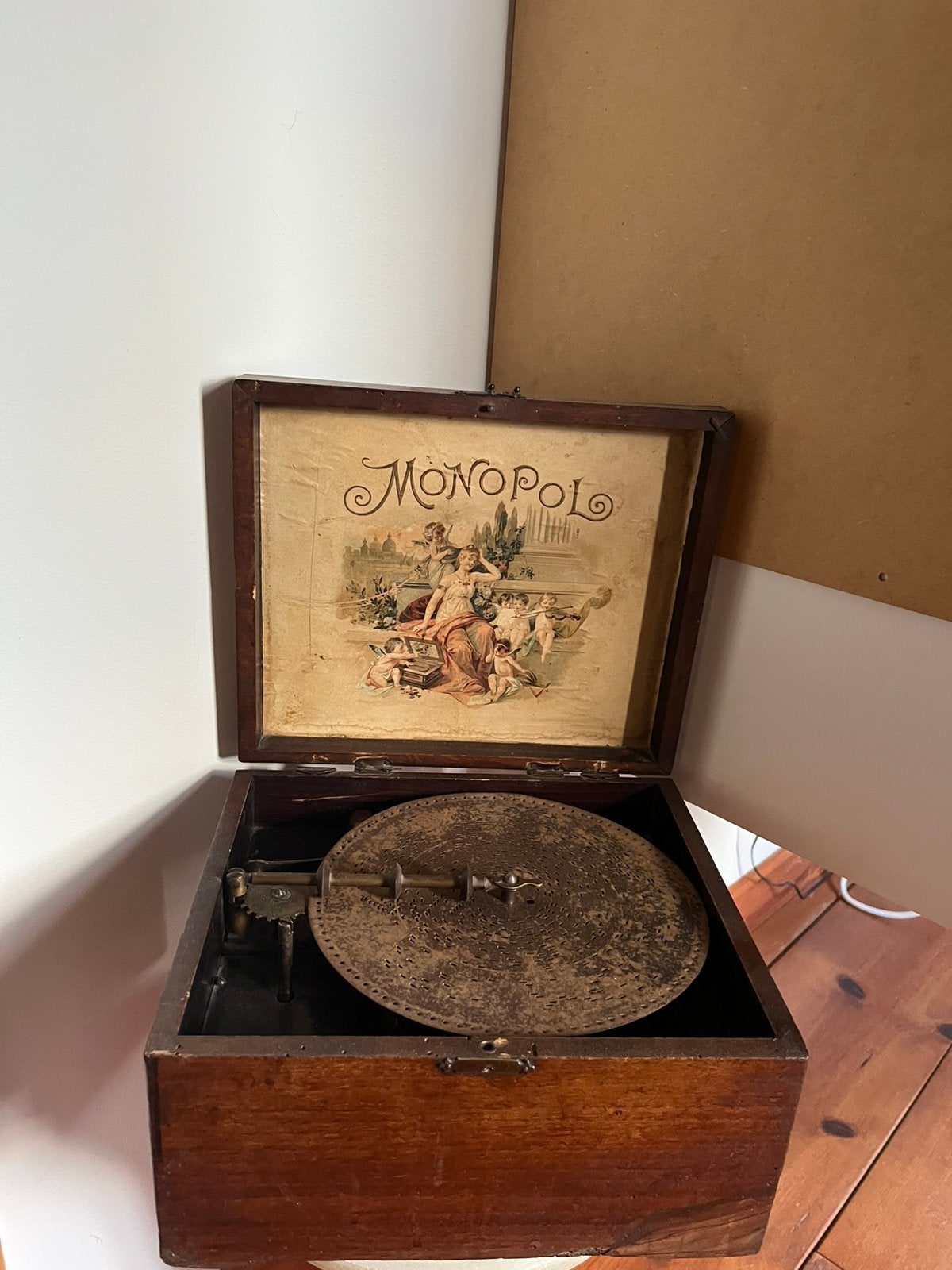 Antieke monopol muziekdoos, Ophalen