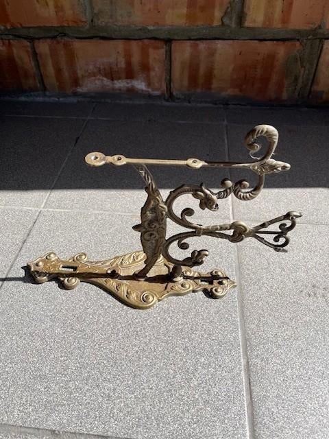 kloosterbel, Enlèvement, Bronze