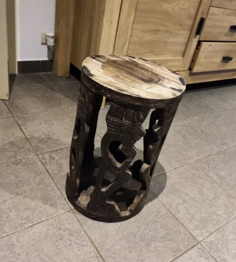 Handgesneden houten bijzettafel/krukje, Antiek en Kunst, Ophalen, Hout