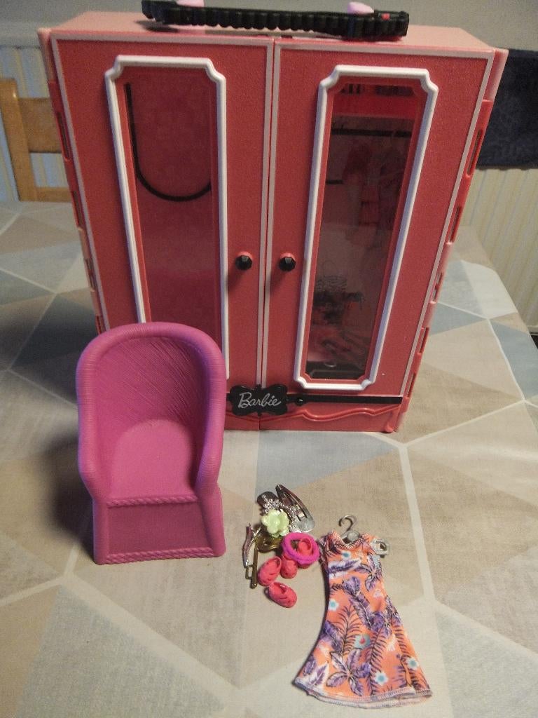 barbie  kast ,zetel, Verzamelen, Poppen, Gebruikt, Ophalen of Verzenden